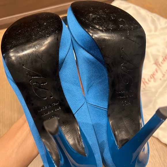 NEW Roger Vivier Trompette Crystal-embellished Satin Pumps - Picture 8 of 9